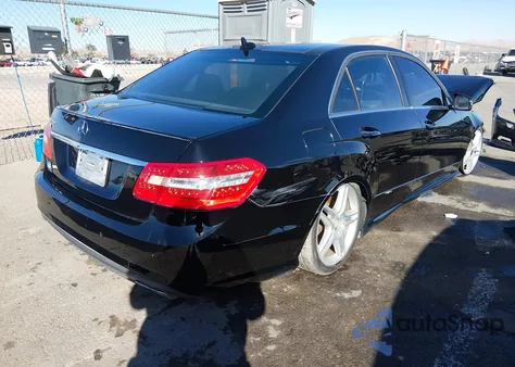2011 Mercedes-Benz E 550 z USA, uszkodzony, nr VIN WDDHF7CB9BA371197